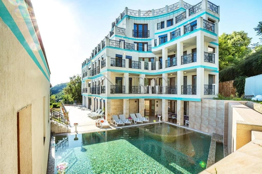 Spacious 2-Bedroom Apartment with New Furniture |close to the beach in Kavarna
