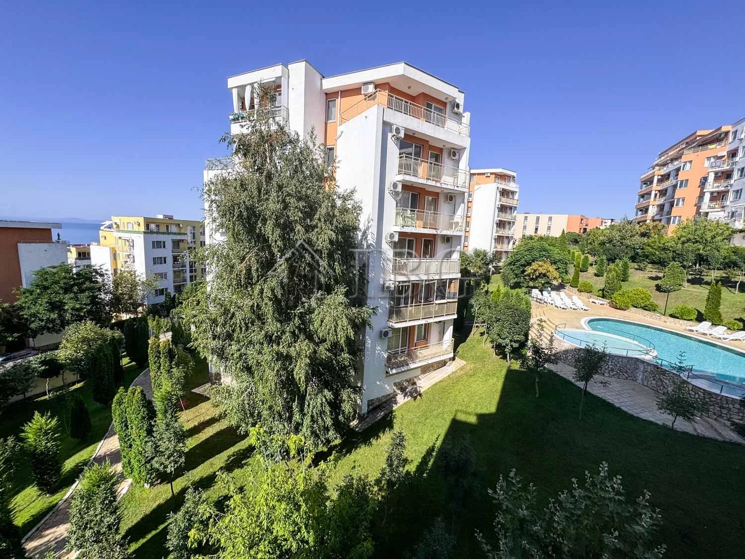 Spacious Studio with Pool and Partial Sea Views in Crown Fort Club, Sveti Vlas