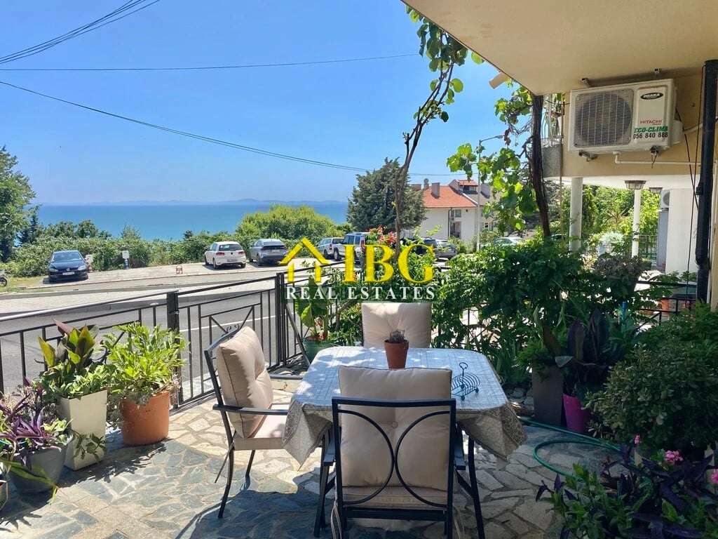 Sea View apartment with 3 bedrooms and 2 bathrooms in Sveti Vlas, no maintenance fee
