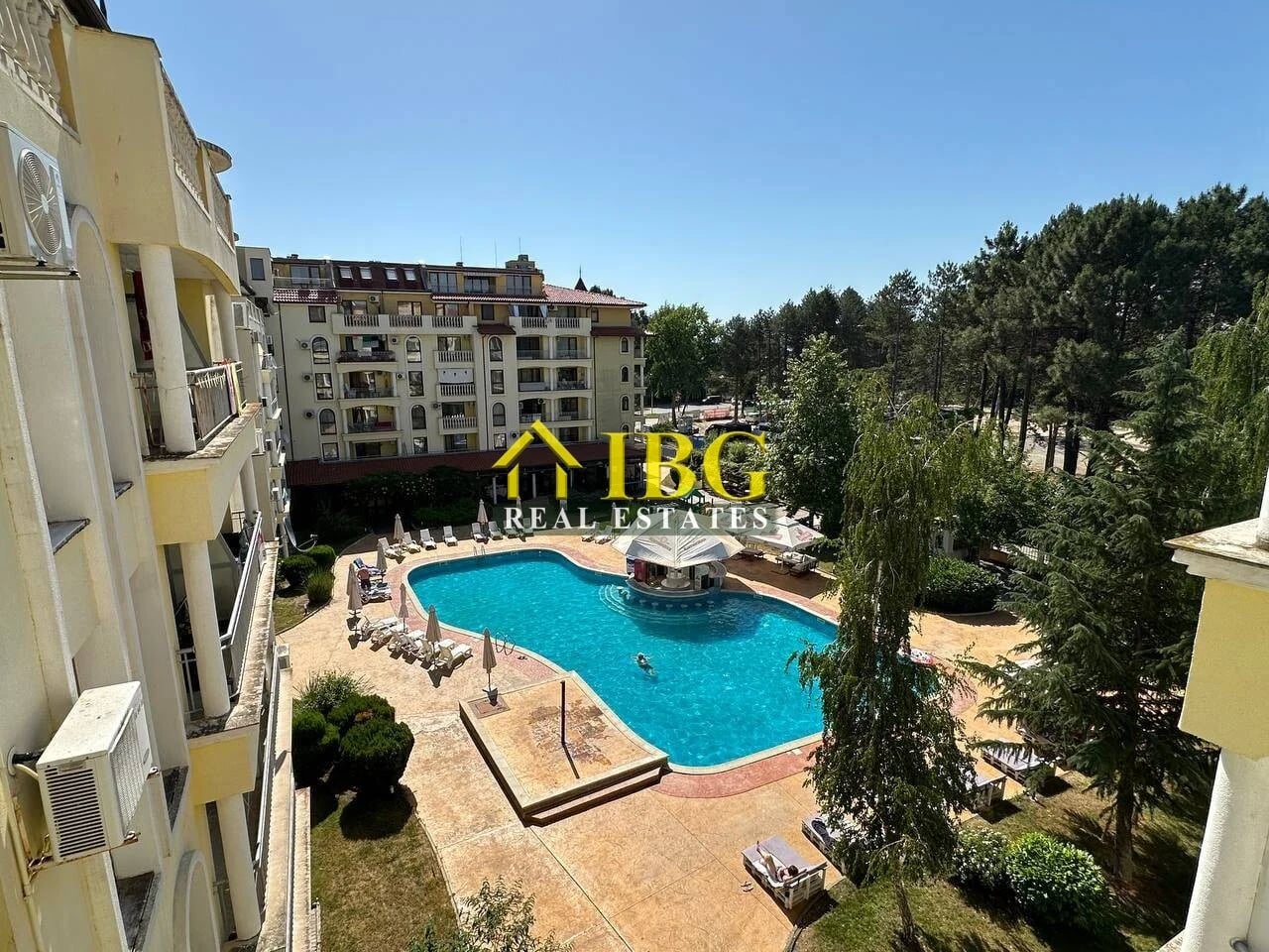 Spacious Furnished 1-Bedroom Apartment with Pool View | Summer Dreams, Sunny Beach