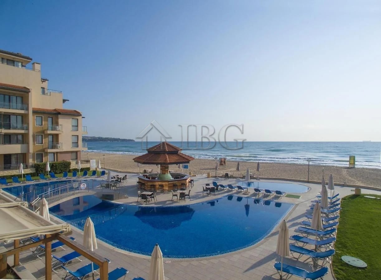 Spacious 3-Bedroom Apartment with Stunning Sea View in Obzor Beach Resort