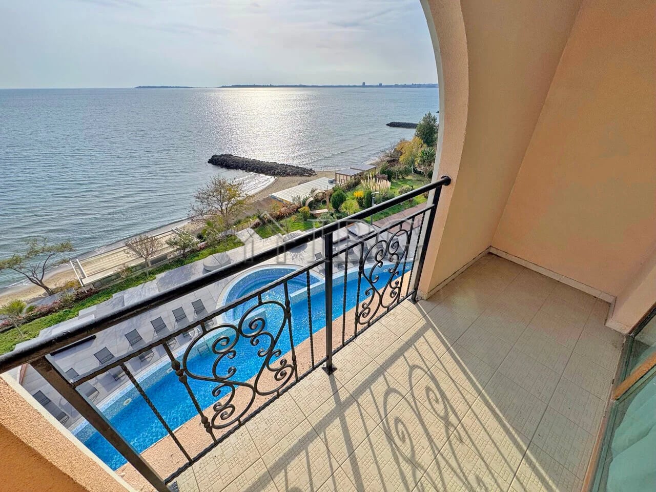Studio with Sea & Pool View in Grand Hotel Sveti Vlas – Beachfront