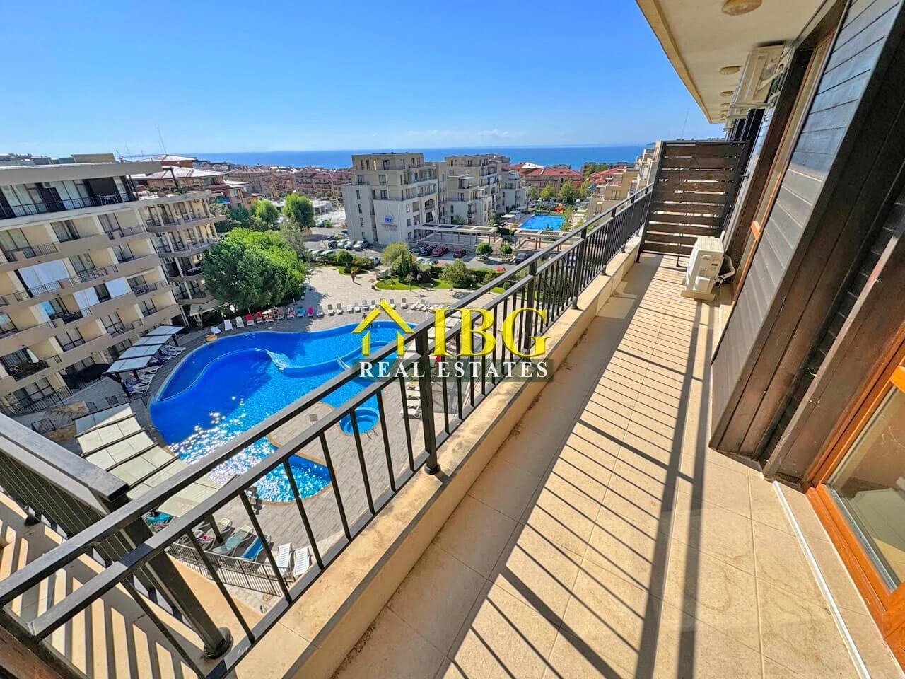 2-Room Apartment with Sea and Pool View in Luxor Complex, Sveti Vlas