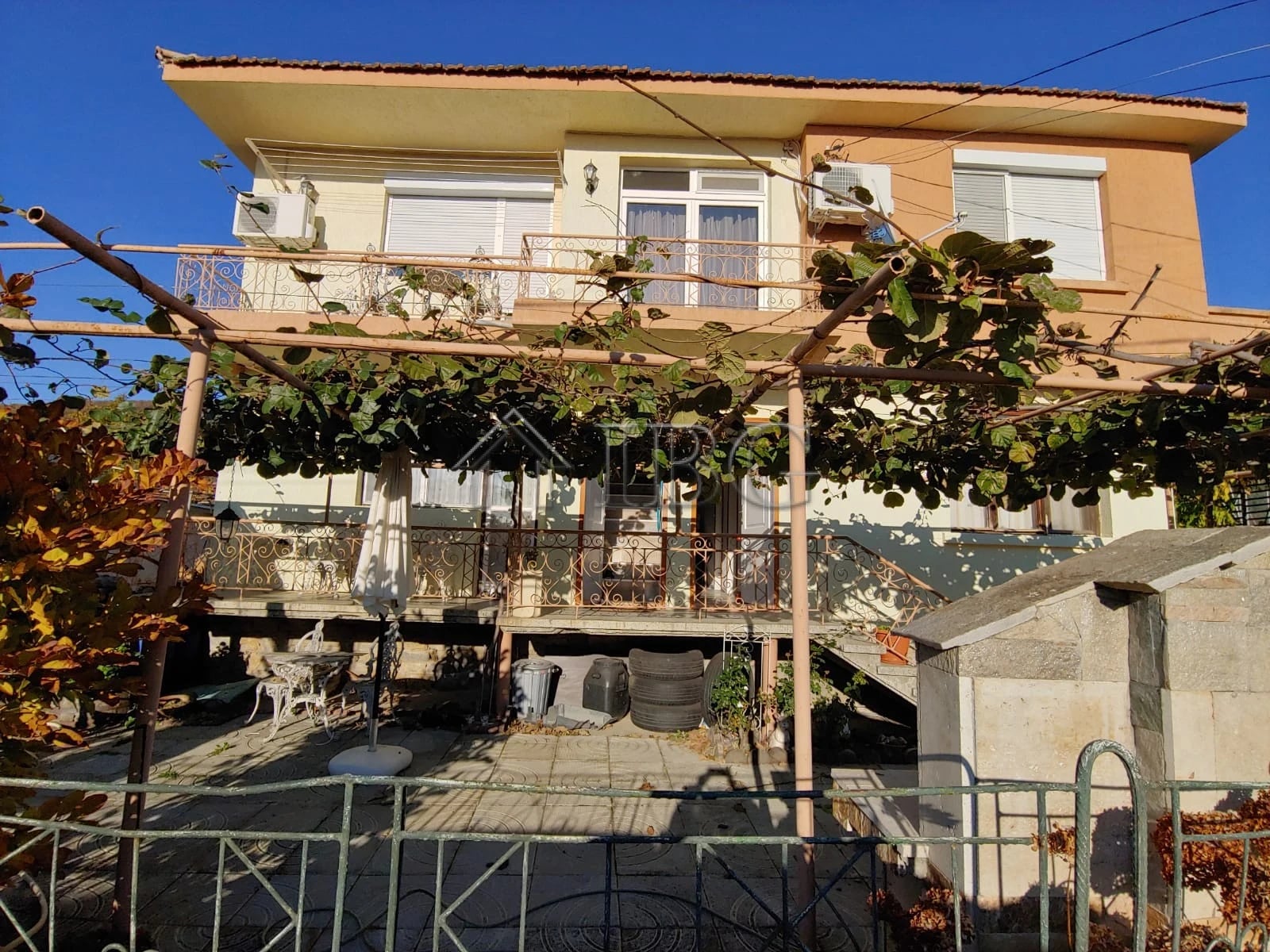 Spacious House with 6 Bedrooms in Kosharitsa – Only 5 km from the Sea