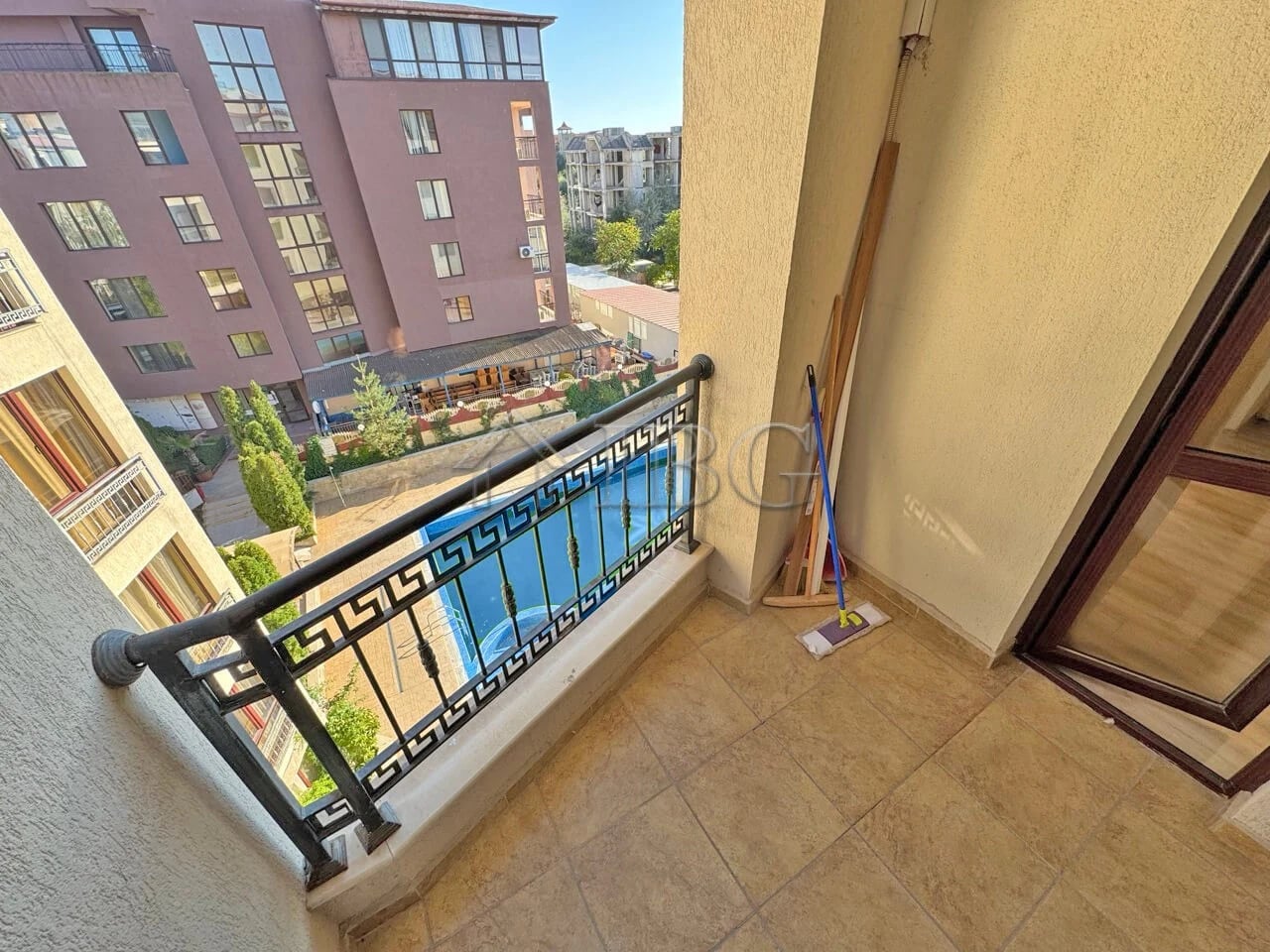 Bright 1-Bedroom Apartment with Pool View – Camelot, Sunny Beach