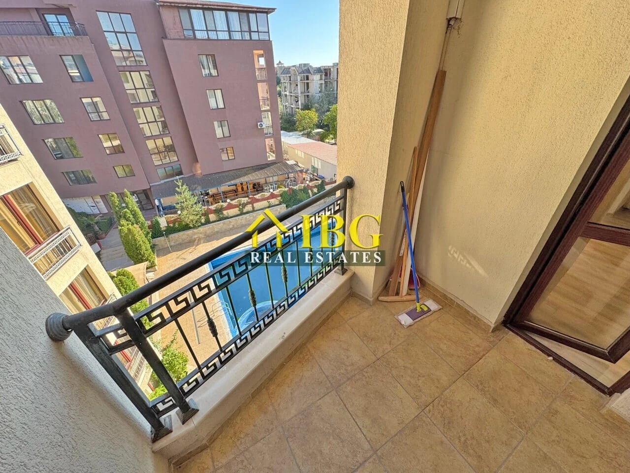 Bright 1-Bedroom Apartment with Pool View – Camelot, Sunny Beach