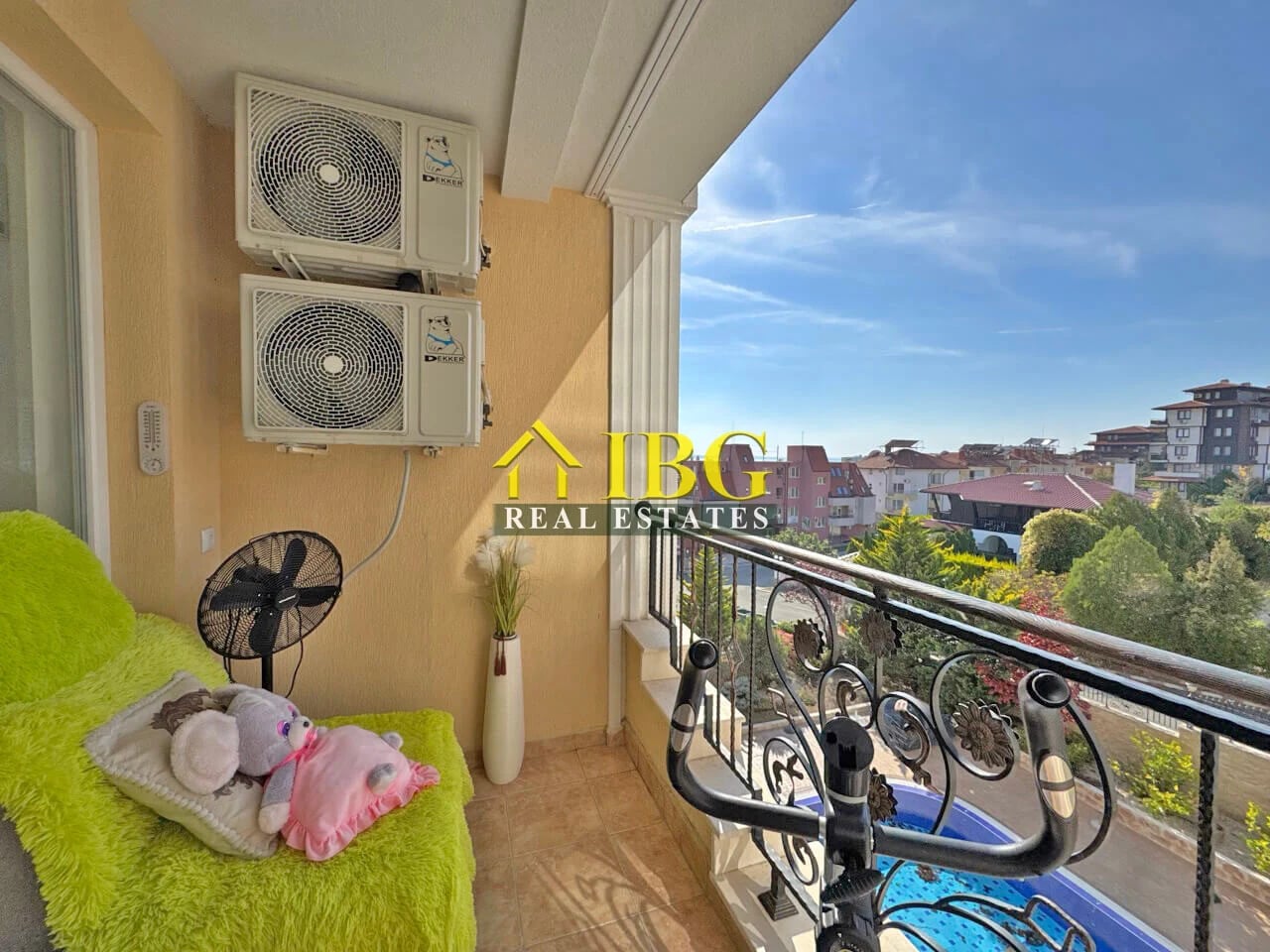Furnished 1-Bedroom Apartment with Pool View | Villa Sardinia, Sveti Vlas