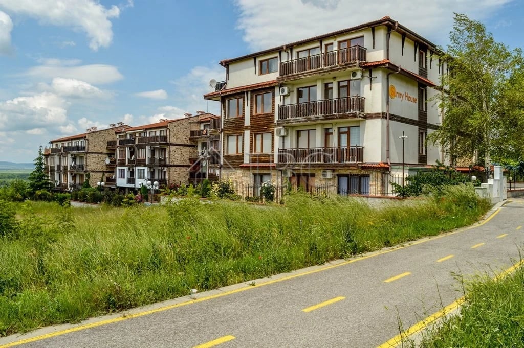 Two-Bedroom Apartment for Sale in Sunny House Complex, Kosharitsa