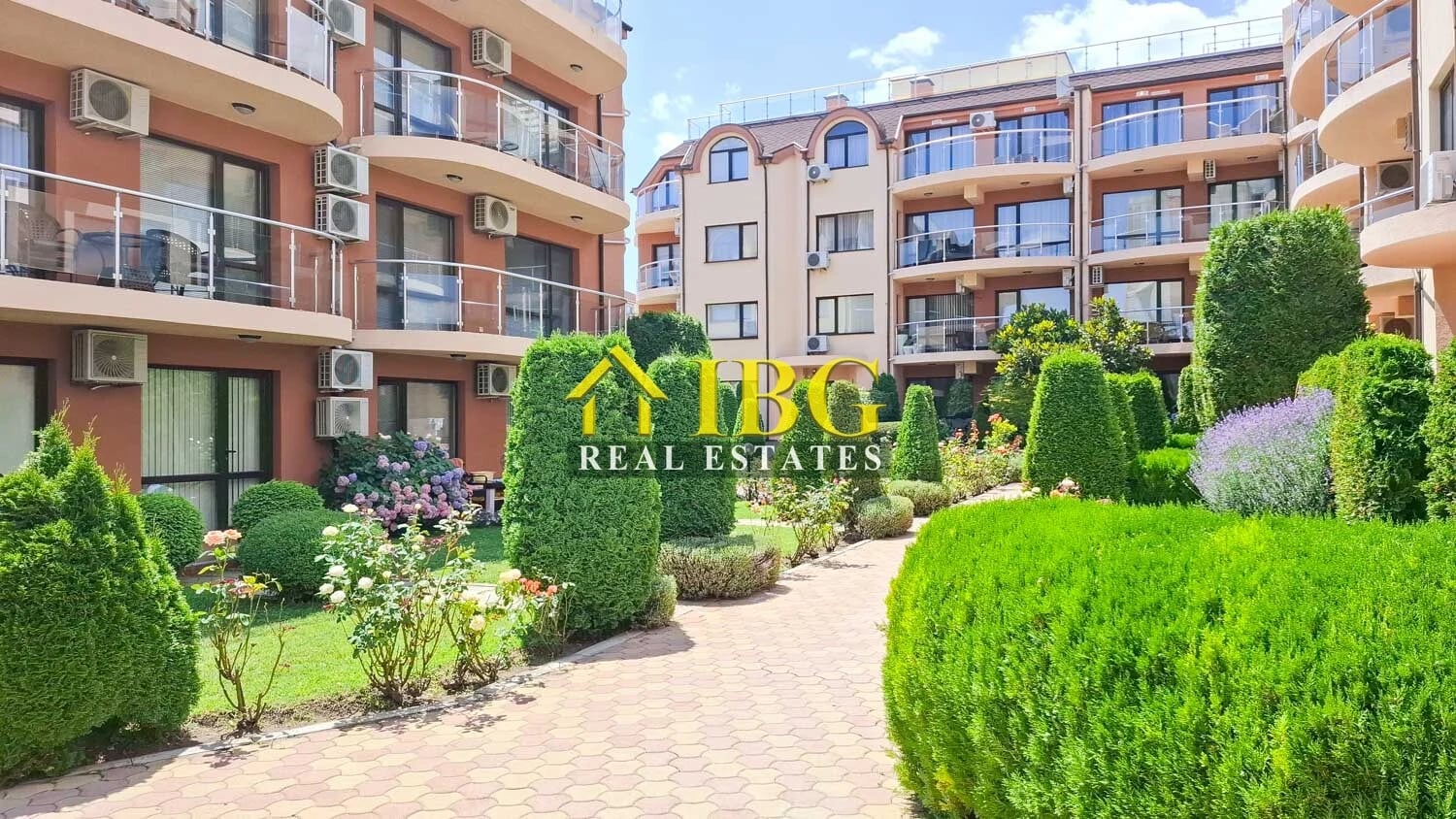 Fully Renovated 2-Bedroom Apartment with Pool View – 400 m from the Beach | Ravda