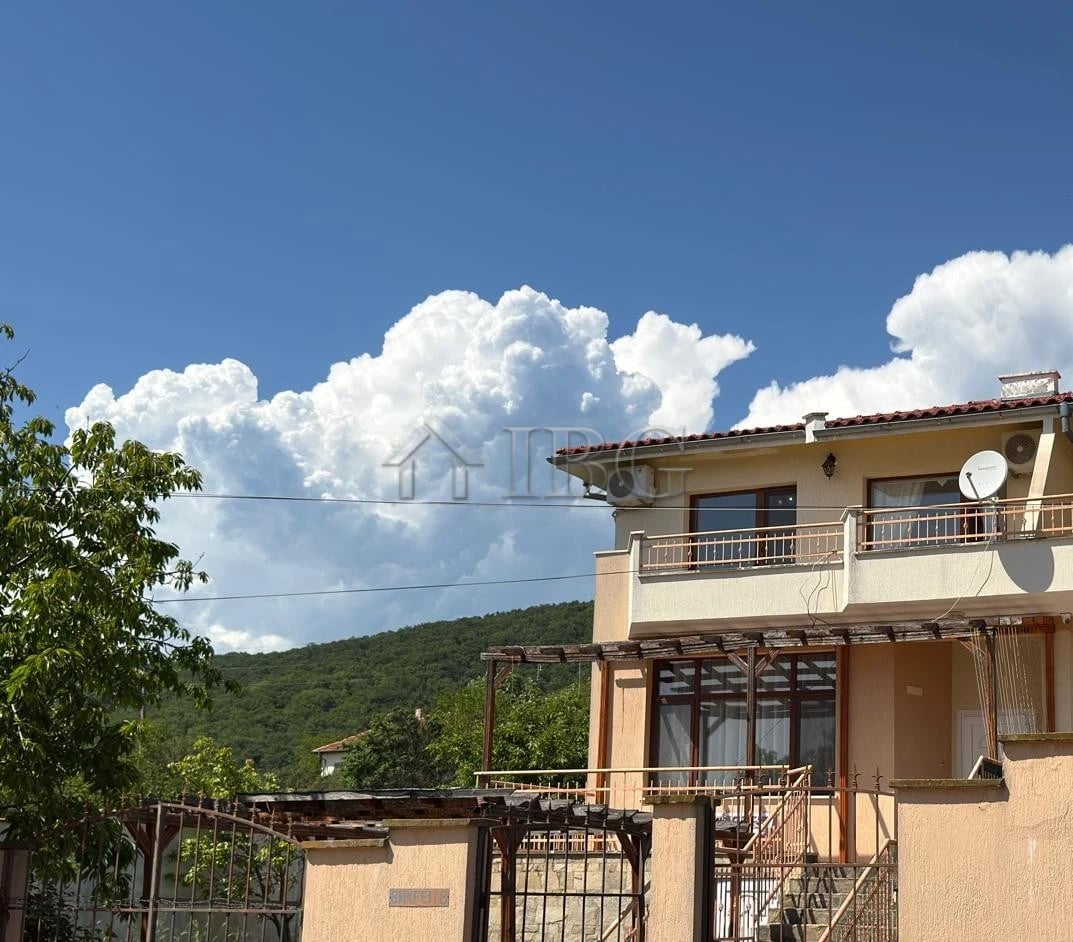 Spacious Two-Storey House in the Center of Kosharitsa – 6 km from the Sea