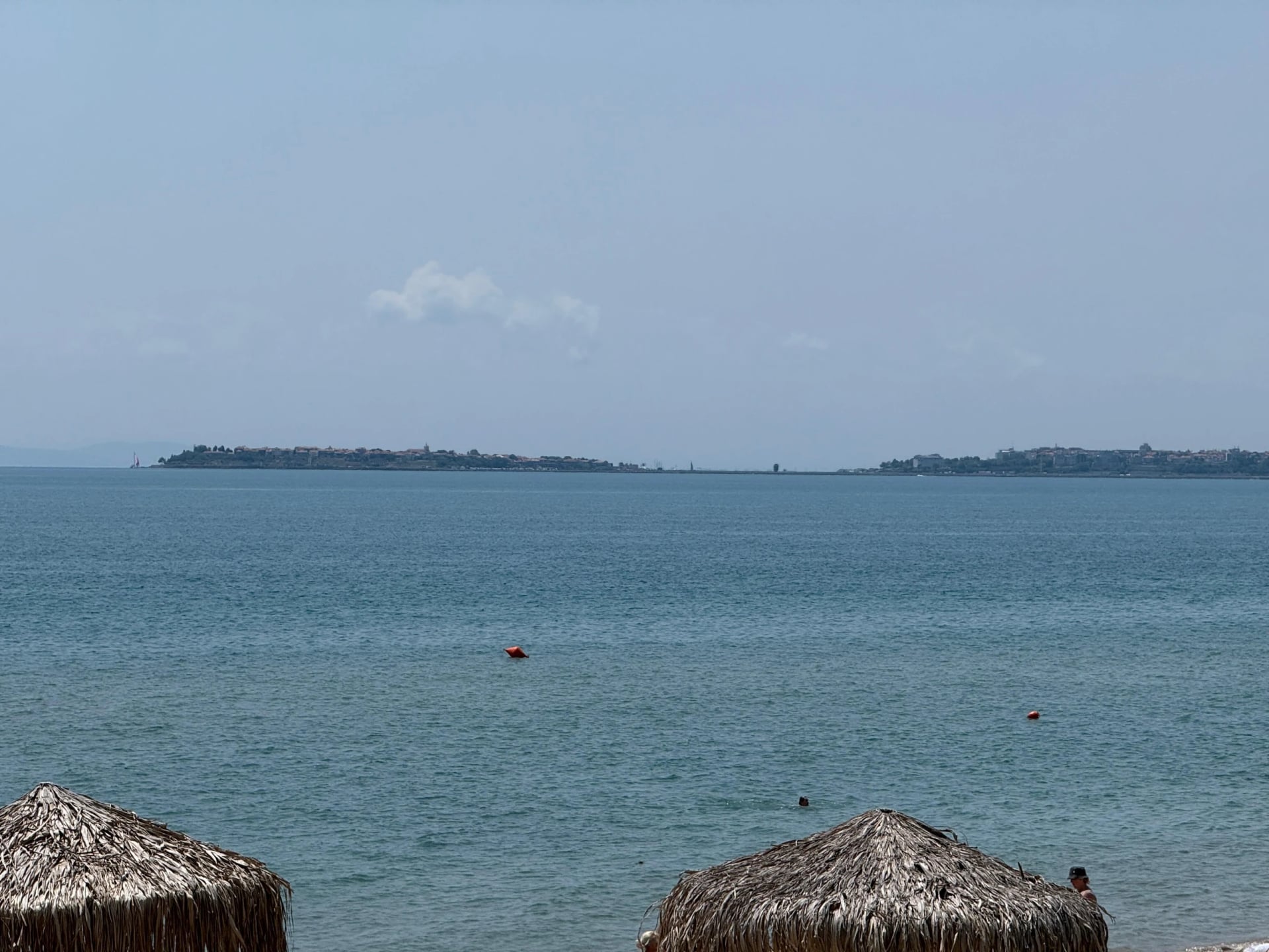 Direct exit to the Beach! Exceptional 2-Level Apartment with Frontal sea view and veranda, Garden of Eden, Sveti Vlas