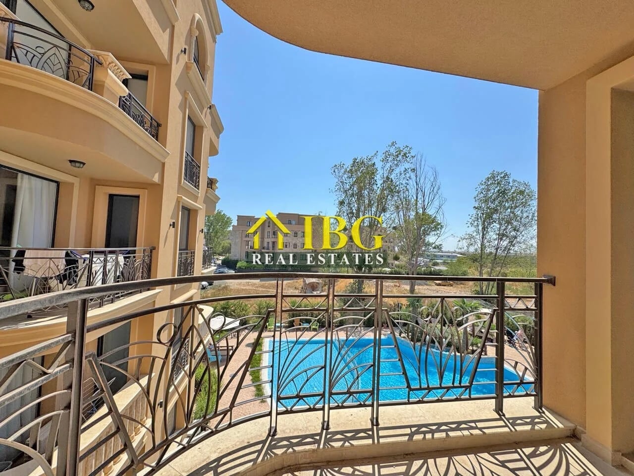 Bright & Spacious 1-Bedroom Apartment with Pool View – Aphrodite Green, Sunny Beach