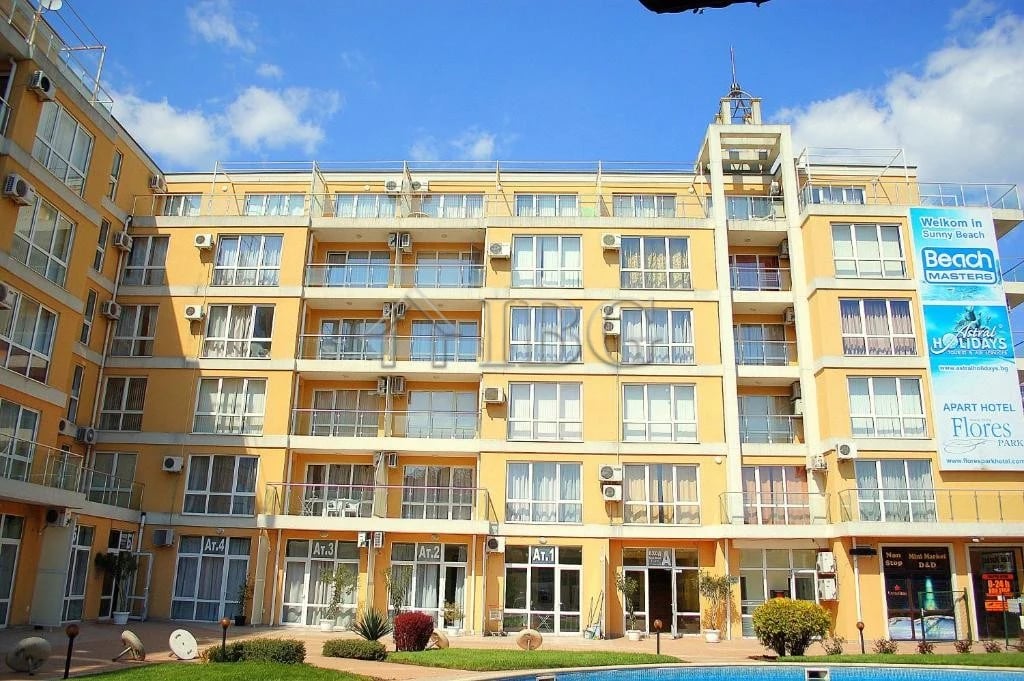 Bright and spacious 1-Bedroom Apartment in Flores Park | Perfect Sunny Beach Location!
