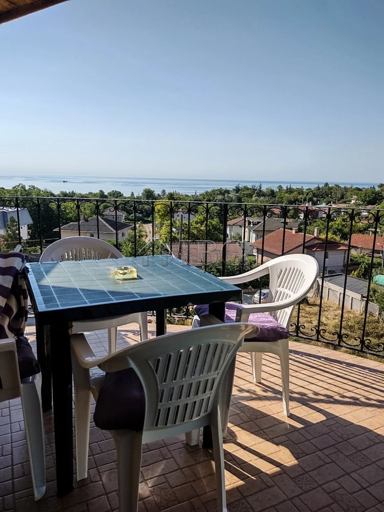 Stylish Renovated Sea View Maisonette
