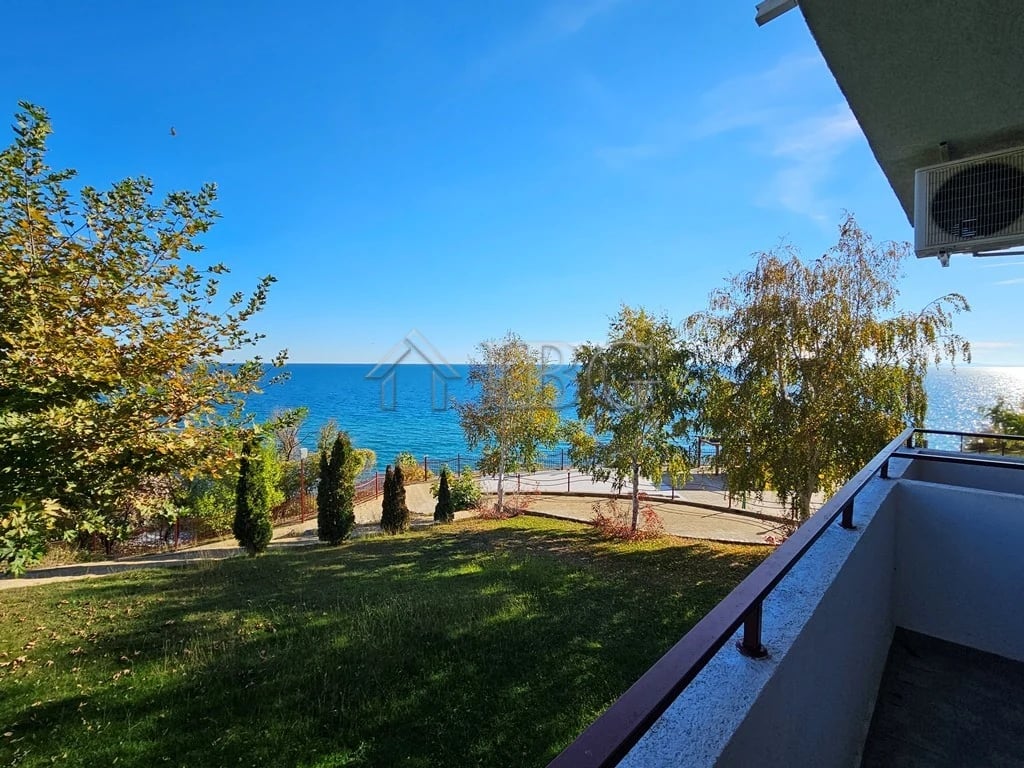 2-Bedroom Sea View Apartment, Front Line – Panorama Fort Beach, Sveti Vlas