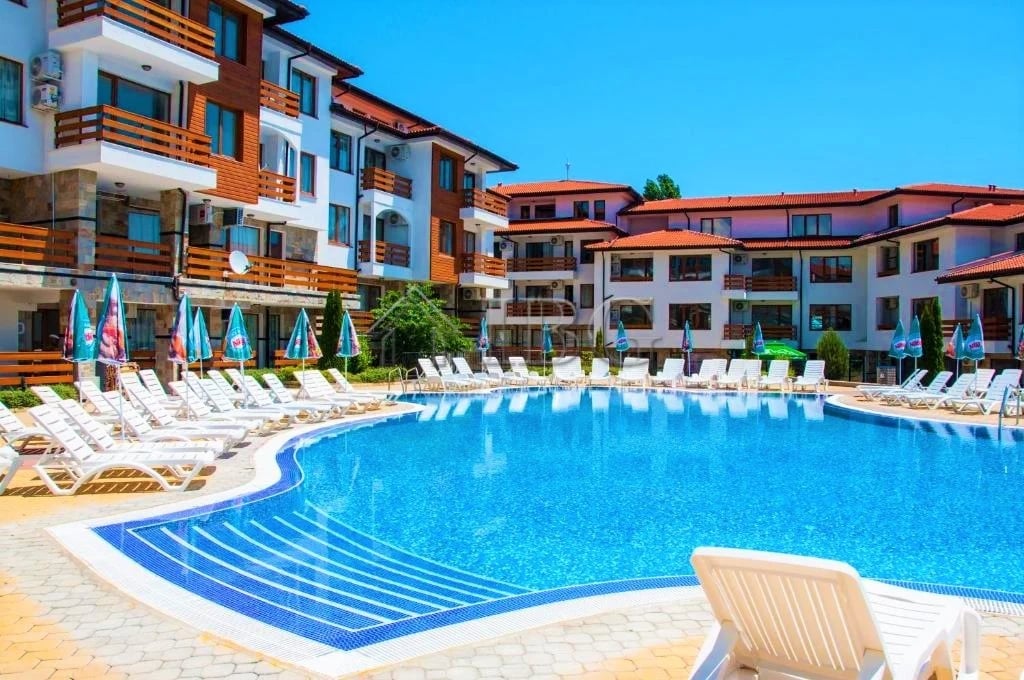 For sale: One-bedroom apartment in Sunny Beach Resort, located in the Gardenia Hills complex.