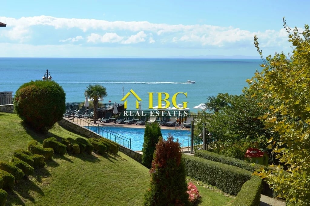 Sea view 1-Bedroom Apartment with direct access to a Beautiful park, Manastira 2, Sveti Vlas