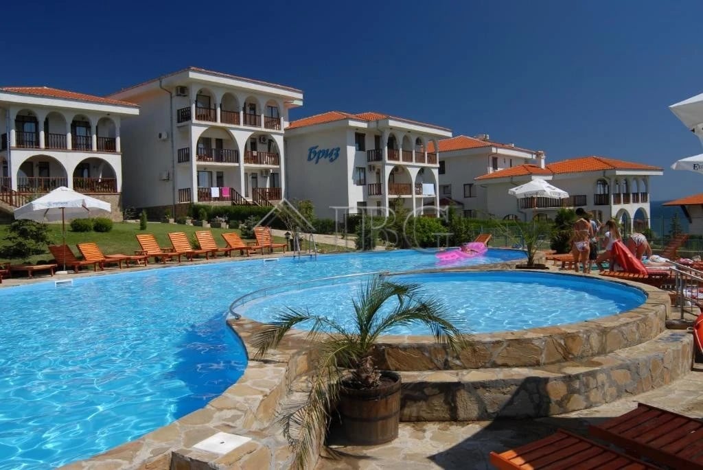 One-Bedroom Apartment with partial sea view and direct access to the garden, Complex Breeze, Sveti Vlas