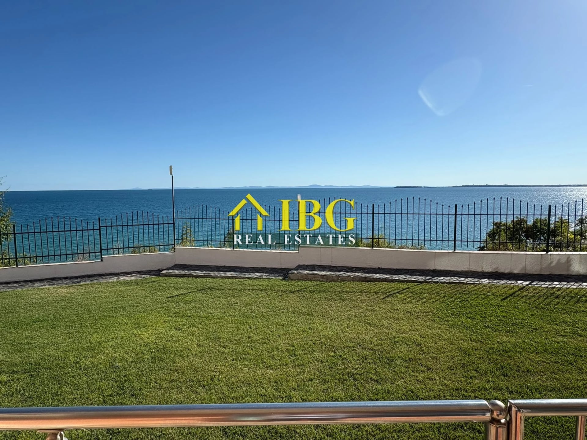 1-Bedroom Apartment with Panoramic Sea View on the First Line in Coral Beach, Sveti Vlas