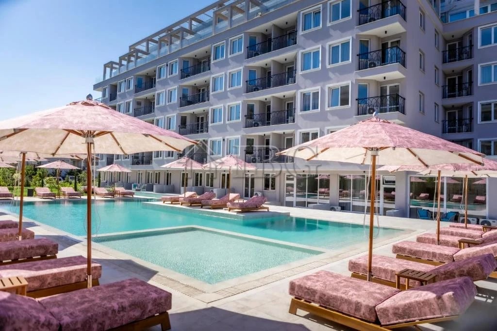 New 1-Bedroom Apartment with Pool View | J’adore Secret Garden
