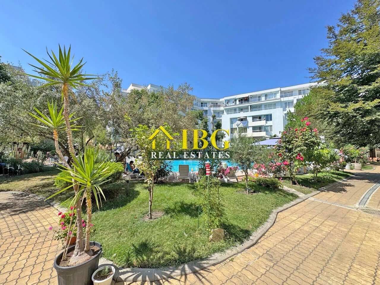 Spacious Furnished 1-Bedroom Apartment with Pool View | Yassen, Sunny Beach