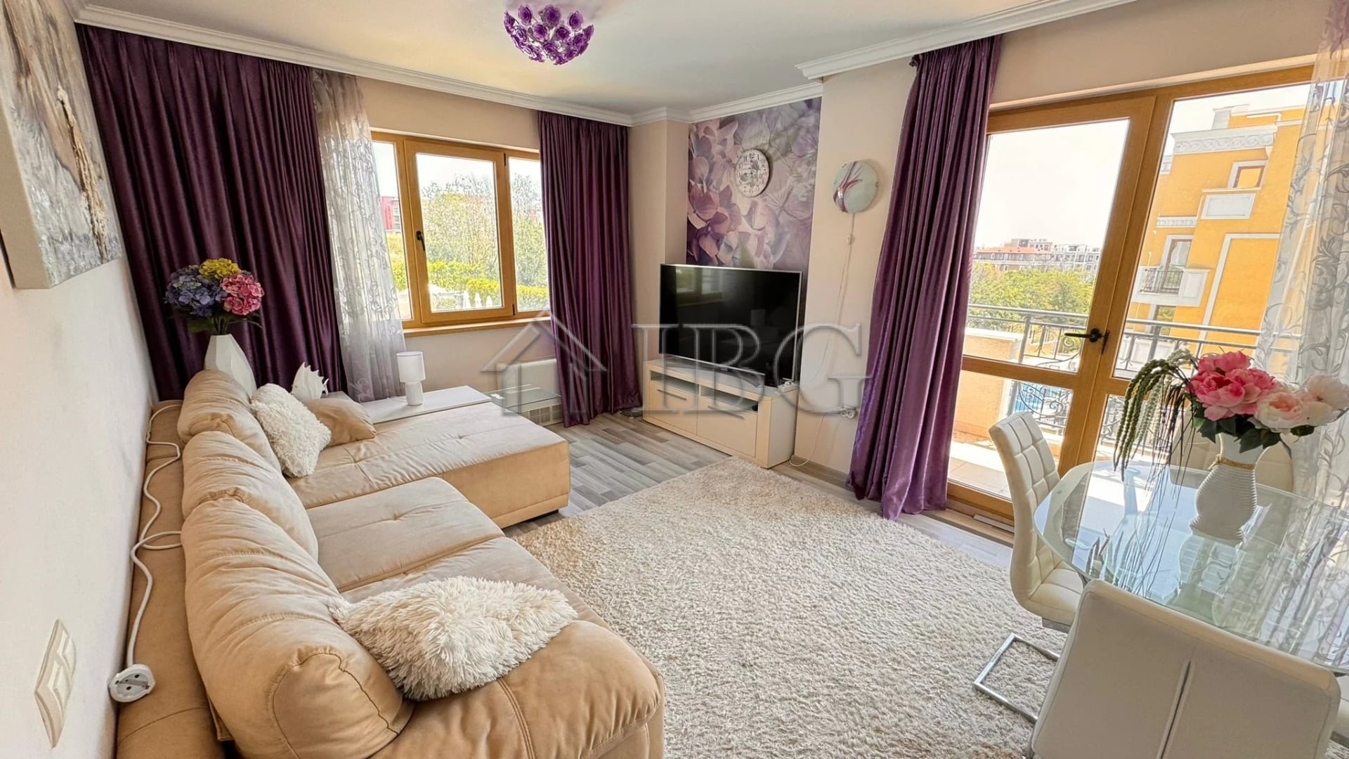 Spacious 2-Bedroom apartment with Pool and Sea views in Villa Florence, St.Vlas