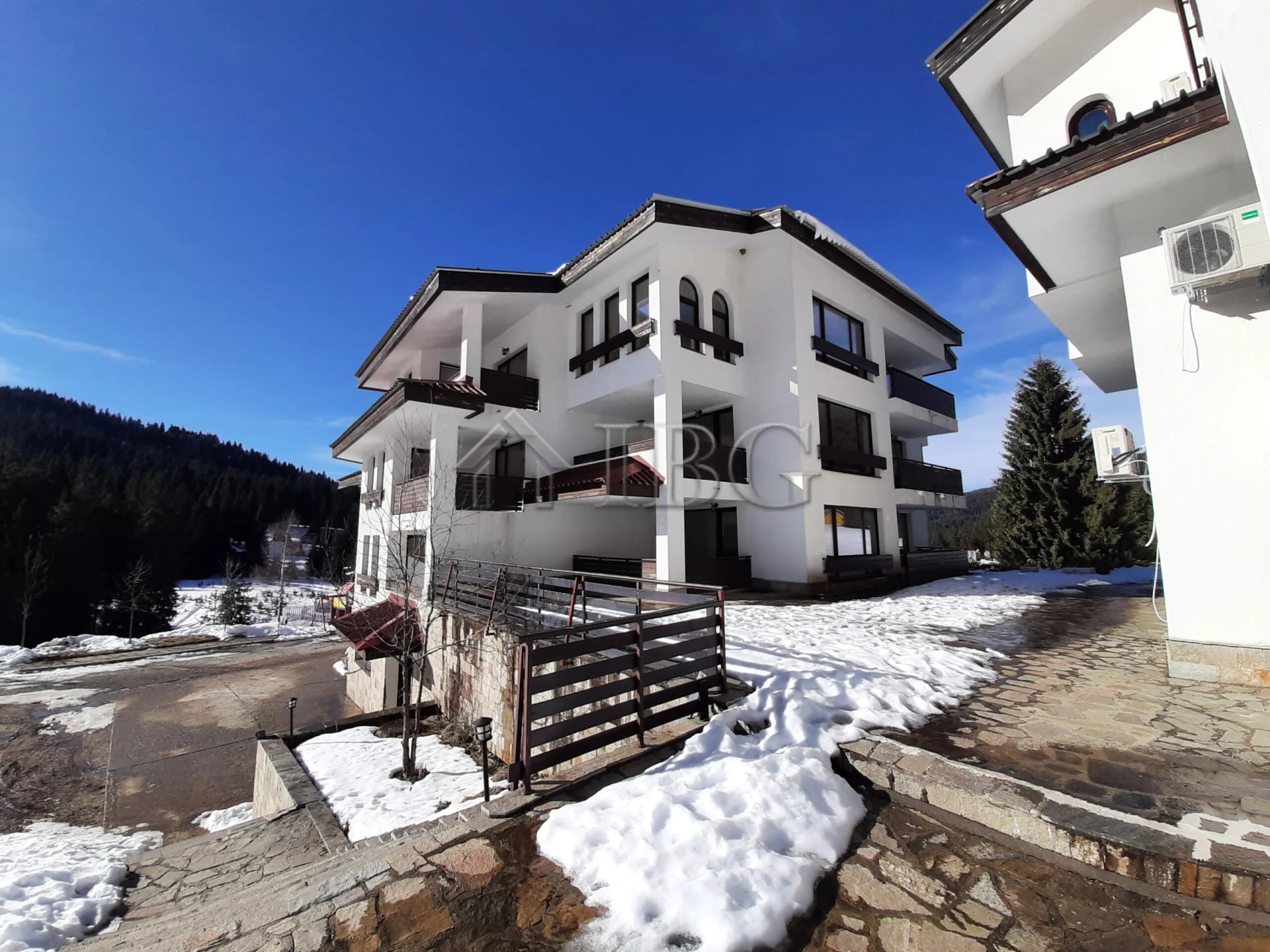 Spacious 2-Bedroom Apartment with Mountain View | Elite Pamporovo