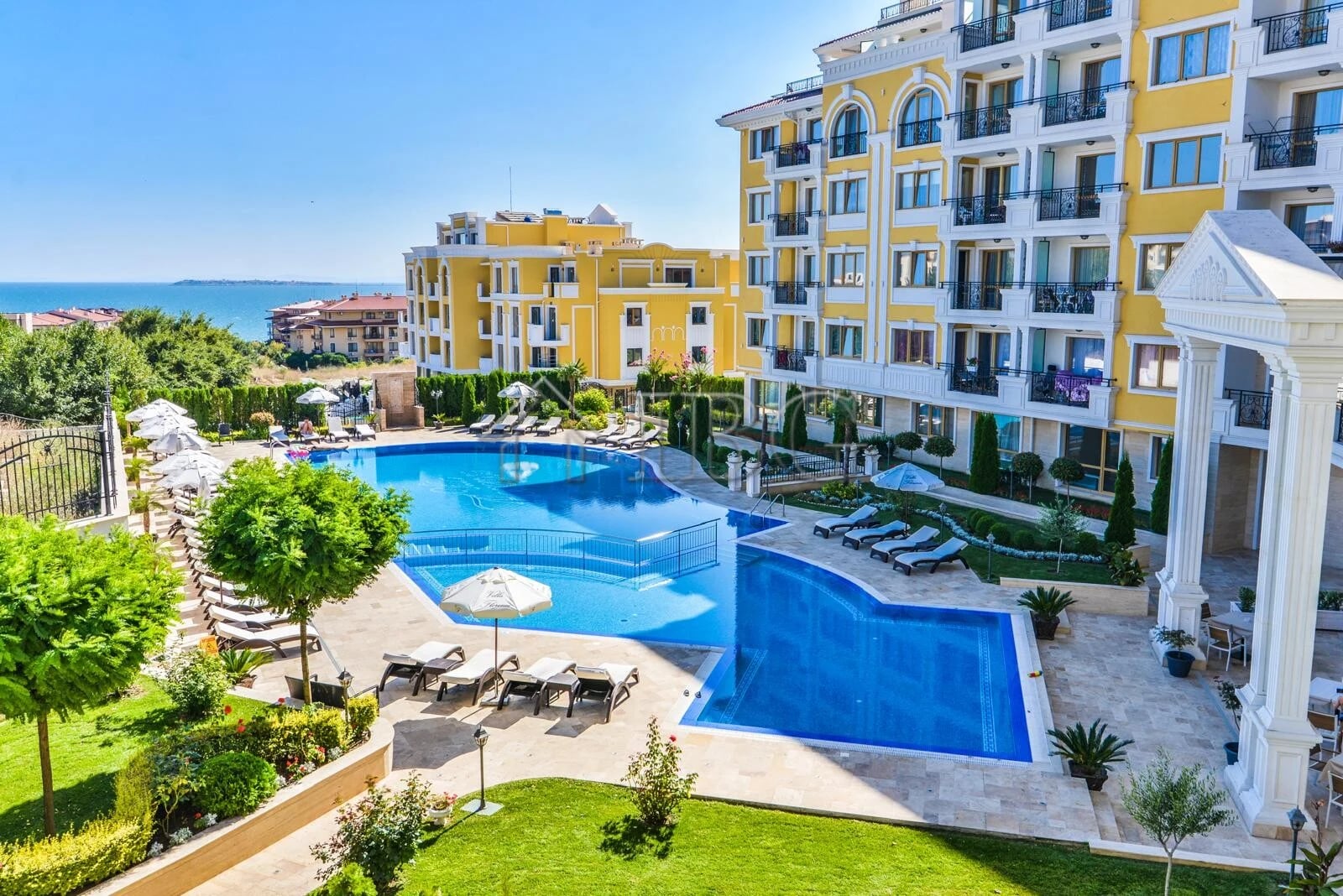 Luxury Apartment with 3 rooms | View to pool and sea | Villa Florence, Sveti Vlas