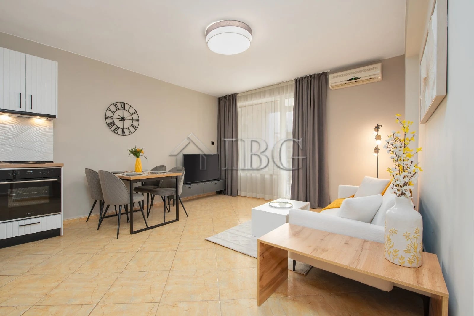 Renovated 2-Bedroom Apartment with Pool View | Bravo 5 – Prime Central Location