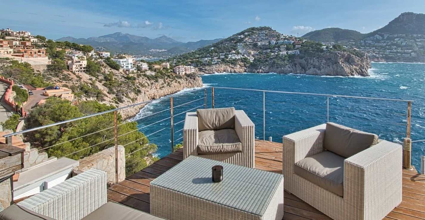 Moderní penthouse se střešní terasou v první linii u moře v Port Andratx
