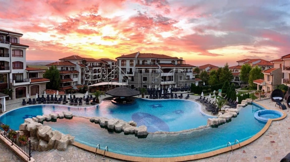 Spacious 2-Bedroom Apartment with Pool View | The Vineyards Resort, Aheloy